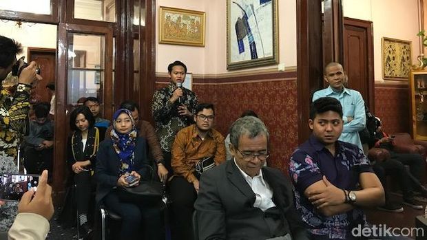 OSO Ingatkan Mahasiswa RI di Rusia Bangun Tanah Air