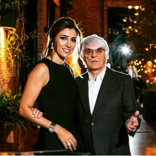 Rumor selalu menyebut bahwa ada unsur ekonomi yang membuat Fabiana menikahi pria yang sudah senja tersebut. Namun kenyataannya saat bertemu Bernie, Fabiana telah menjadi bos marketing sukses.  Foto: Dok. Instagram (@fabianaecclestone)