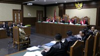 Dalam perkara ini, Kotjo didakwa menyuap Eni dan Idrus sebesar Rp 4,7 miliar. Duit itu dimaksudkan agar perusahaan Kotjo, Blackgold Natural Resources Limited, bisa menggarap proyek PLTU Riau-1.