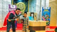 Ada pula orangtua yang mengajak anak-anaknya saat pengajian. 