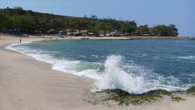 Pantai Rancabuaya di Garut