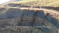  Longsoran-longsoran di daerah kaldera itu patut diwaspadai bagi masyarakat di lembah saat musim penghujan tiba. Dalam kondisi normal, pembukaan jalur Gunung Rinjani menuju Segara Anak diperkirakan hingga tahun 2020 (Dok. Balai Taman Nasional Gunung Rinjani)