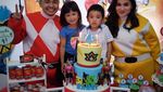 8 Momen Seru Wendi Cagur Saat Nongkrong Plus Ngemil Bareng Temannya