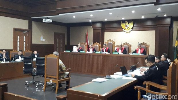 Dirut PT PLN Sofyan Basir di persidangan