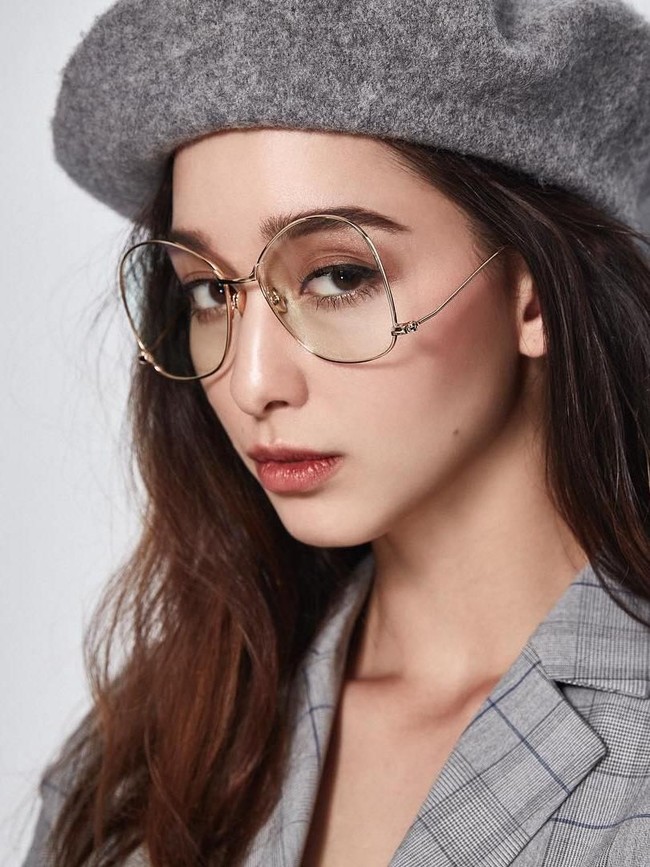 Lahir 24 tahun lalu, Dana memiliki tinggi tubuh 175 cm. Di situs Asias Next Top Model, mata disebut sebagai bagian tubuh favoritnya. (Foto: Instagram/@dsloz)