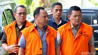 Setiyono diduga menggunakan tangan Dwi Fitri Nurcahyo selaku Plh Kadis PU Kota Pasuruan dan Wahyu Tri Hardianto selaku staf Kelurahan Purutrejo untuk menerima uang dari satu orang pihak swasta sebagai pemberi suap atas nama Muhamad Baqir. Keempatnya ditetapkan KPK sebagai tersangka.