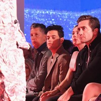 Tak hanya di karpet merah, Rami Malek juga eksis di berbagai perhelatan mode. Ini penampilan Rami Malek di front row peragaan busana Calvin Klein. (Foto: Getty Images)