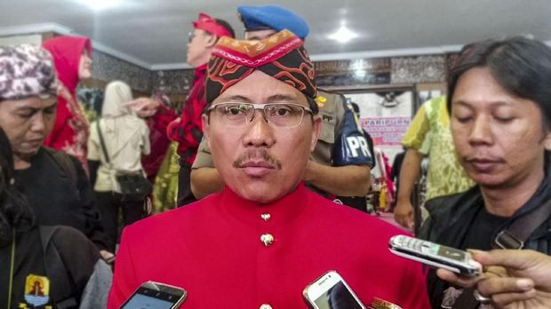 Bupati Cirebon Sunjaya Purwadisastra.