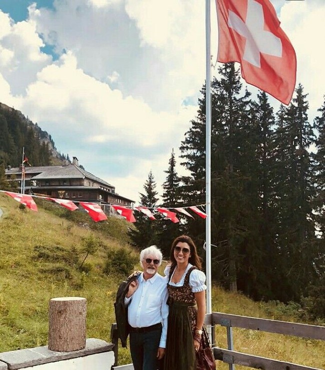 Rumor selalu menyebut bahwa ada unsur ekonomi yang membuat Fabiana menikahi pria yang sudah senja tersebut. Namun kenyataannya saat bertemu Bernie, Fabiana telah menjadi bos marketing sukses. Foto: Dok. Instagram (@fabianaecclestone)