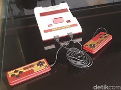 Ponsel OPPO Berbaur dengan Walkman, Nintendo Jadul, dan PS1