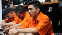 ER ditangkap di Bogor, dan AG ditangkap di Depok pada 9 Oktober 2018. Sedangkan TM ditangkap pada 13 Oktober 2018 di Matraman, Jakarta Timur.