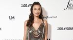 Saat Irina Shayk Pamer Kaki Jenjangnya
