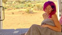 Traveling seorang diri tidak membuat Lisa berkecil hati. Nyatanya Lisa tetap traveling dengan van hingga hari ini (vacayvans/Instagram)