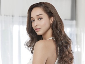 Dana Slosar dari Thailand Menangkan Asias Next Top Model 6