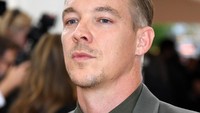 Usai John Mayer, muncul lah Diplo yang menjalin kasih dengannya pada tahun 2015. Namun dalam sebuah sesi wawancara, Katy mengatakan bahwa performa Diplo di atas ranjang tak seperti Orlando Bloom dan John Mayer. Larry Busacca/Getty Images