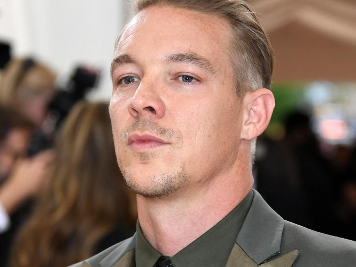 NEW YORK, NY - MAY 02:  Diplo attends the Manus x Machina: Fashion In An Age Of Technology Costume Institute Gala at Metropolitan Museum of Art on May 2, 2016 in New York City.  (Photo by Larry Busacca/Getty Images)