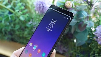 Soal spek, Mi Mix 3 menggunakan Snapdragon 845, pilihan RAM 6 GB, 8 GB, atau 10 GB, dan storage 128 GB atau 256 GB. Tak ada slot memori tambahan di ponsel ini, atau pun port audio 3,5mm. Foto: engadget