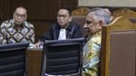 Ekspresi Dirut PLN Saat Bersaksi di Sidang Korupsi PLTU Riau-1