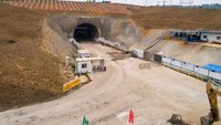 Saat ini sudah ada 7 tunnel (tunnel 1, 2, 4, 6, 8, 10, 11) dengan panjang bervariasi dan telah dimulai konstruksinya. Pool/PT Wijaya Karya (Persero) Tbk.
