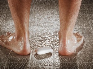 Fahmi Bo dan Mitos Serangan Stroke di Kamar Mandi