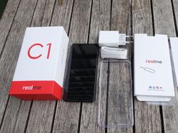Unboxing Realme C1, Ponsel Notch Sejutaan