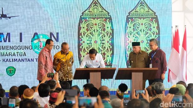 Presiden Jokowi meresmikan Bandara Aji Pangeran Tumenggung (APT) Pranoto Samarinda dan Bandara Maratua
