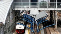 Selain itu, modernisasi stasiun ini dilakukan untuk membuat stasiun menjadi tempat yang ramah untuk difabel, salah satunya dengan disediakannya lift dan eskalator.