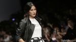 Terpesona Kecantikan Dian Sastrowardoyo di JFW 2019