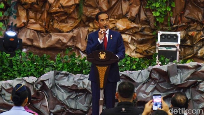 Jokowi: Merdeka! Ayo Semangat Bangun Negara