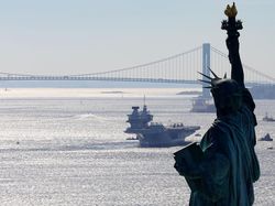 Kapal Induk Tercanggih Inggris Sambangi New York