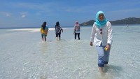 Lagi pula, main di pantai kan bikin otak juga menjadi lebih tenang. (Foto: Aisyah/detikHealth)
