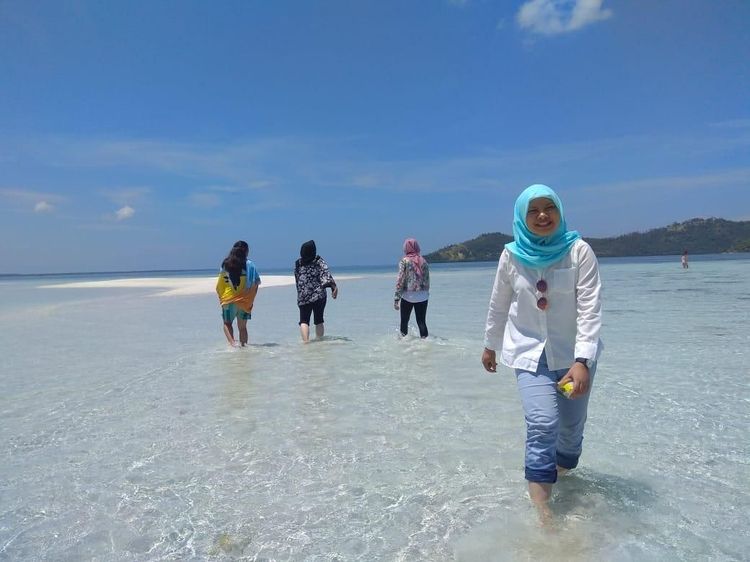 Stres Lalu Ingin Piknik? Ke Pantai Saja, Banyak Manfaat Sehatnya
