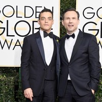 Eksistensi Rami Malek sebagai aktor semakin disegani saat menjadi bintang utama untuk serial Mr. Robot. Tampak di foto, Rami menghadiri Golden Globe Awards 2016 bersama lawan mainnya, aktor Christian Slater, di serail tersebut. Berkat perannya itu, ia dua kali dinominasikan di ajang Golden Globes. (Foto: Getty Images)