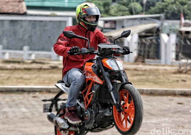 Seberapa Nyaman KTM Duke Dijadikan Motor Harian?