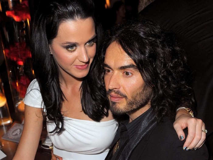 BEVERLY HILLS, CA - JANUARY 16: Singer Katy Perry (L) and comedian Russell Brand attend The Art of Elysiums 3rd Annual Black Tie Charity Gala 