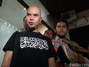 Ahmad Dhani Pakai Kaus Tauhid untuk Tangkal Jin Kelas Teri