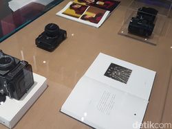 Ponsel OPPO Berbaur dengan Walkman, Nintendo Jadul, dan PS1