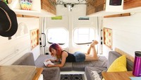  Awalnya Lisa memulai perjalanan dengan van berdua dengan kekasihnya. Hanya saja di tengah perjalanan mereka putus dan membuat Lisa jadi solo traveler (vacayvans/Instagram) 