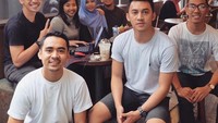 Kini Junna sudah seperti selebgram, follower instagramnya mencapai angka 102 ribu. Ini momen ketika Junna hangout bersama teman-temannya. Foto: Instagram Junna Aditya