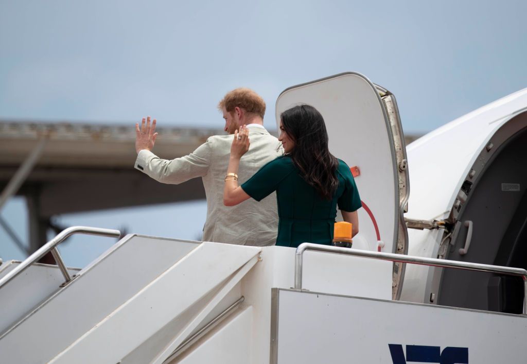 SUVA, FIJI - OCTOBER 25:  Prince Harry, Duke of Sussex and Meghan, Duchess of Sussex attend the Unveiling of the Labalaba Statue Meghan, Duchess of Sussex looking straight to camera on October 25, 2018 in Suva, Fiji. The Duke and Duchess of Sussex are on their official 16-day Autumn tour visiting cities in Australia, Fiji, Tonga and New Zealand.  (Photo by Chris Jackson/Getty Images)