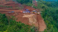 Dari ketujuh tunnel, tunnel 6 yang melintasi Desa Puteran, Desa Cikalong, dan Desa Rende, Kecamatan Cikalong Wetan, Kabupaten Bandung Barat didaulat sebagai tunnel terpanjang dengan jarak antara kedua mulut tunnel mencapai 4,478 km. Pool/PT Wijaya Karya (Persero) Tbk.