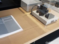 Ponsel OPPO Berbaur dengan Walkman, Nintendo Jadul, dan PS1