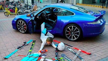 Di China, wabah falling stars challenge masih marak di media sosial. Begini salah satu contoh posenya. Foto: Instagram
