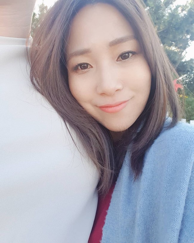 Senyuman Kang Youngmi yang terlihat memesona.Foto: Instagram