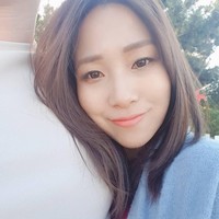 Senyuman Kang Youngmi yang terlihat memesona.Foto: Instagram