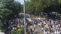 Foto: Pantauan detikcom, bendera itu awalnya dibentangkan di kawasan Patung Kuda Monas, Jumat (26/10/2018). (Ibnu-detikcom)