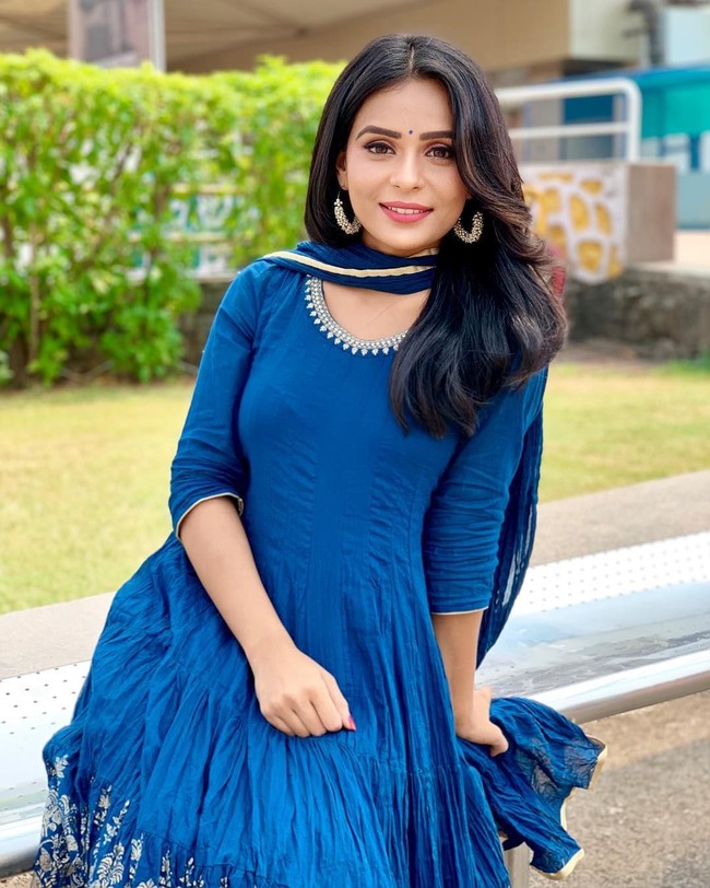 Sonal Vengurlekar merupakan model yang kini lebih dikenal sebagai aktris di India. Sosoknya tengah jadi perbincangan hangat di India setelah pengakuannya yang menggemparkan. Foto: Dok. Instagram