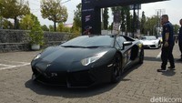 Event ini cukup besar, mengumpulkan hingga 28 mobil Lamborghini. Sehingga mengakrabkan member LCI satu sama lain. Acara ini juga dikemas sangat baik. Semoga semakin akrab, pungkas Buce. Foto: Luthfi Anshori