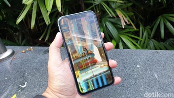 Tertarik dengan iPhone XR biru? (Foto: detikINET/Adi Fida Rahman)