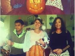 Foto Lucu Kala Mengulang Momen Masa Kecil